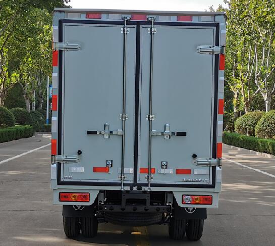 福田牌BJ5031XYK4AV4-52翼開啟廂式車公告圖片