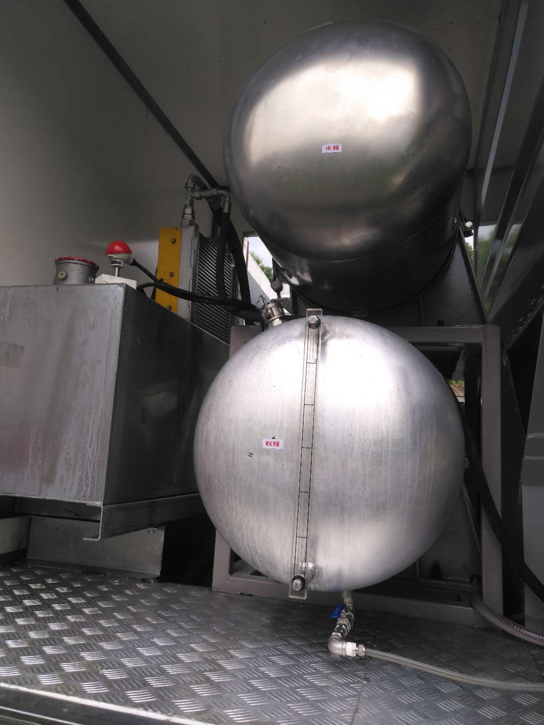 昊之天牌HTR5321THRS現(xiàn)場混裝乳化炸藥車公告圖片