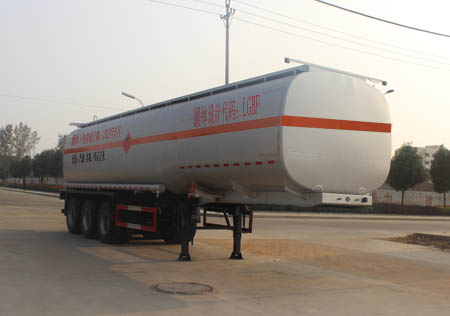 润知星牌10.9米30.7吨3轴运油半挂车(SCS9400GYY)