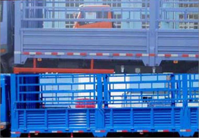 解放牌CA5250CCYP1K2L7T3E5A80-1倉(cāng)柵式運(yùn)輸車(chē)公告圖片