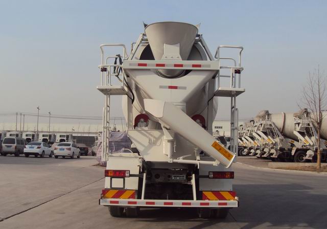 豪沃牌ZZ5317GJBN306GE1混凝土攪拌運(yùn)輸車(chē)公告圖片