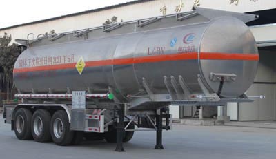 程力威牌10.5米33.4吨3轴氧化性物品罐式运输半挂车(CLW9401GYWL)