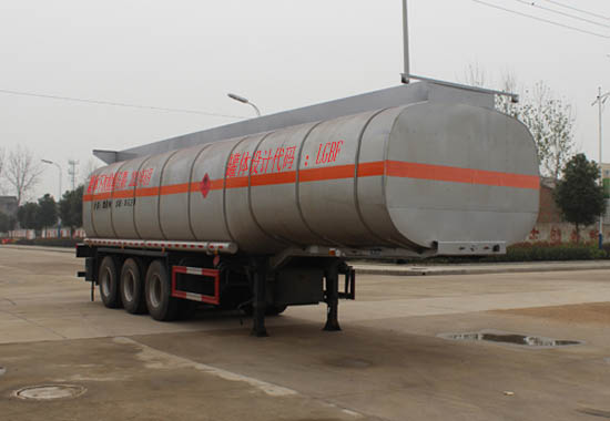 润知星牌11.2米29.2吨3轴易燃液体罐式运输半挂车(SCS9400GRY)