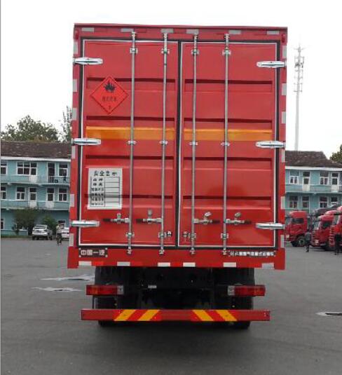 解放牌CA5252XRYP1K2L7T3E5A80易燃液體廂式運輸車公告圖片