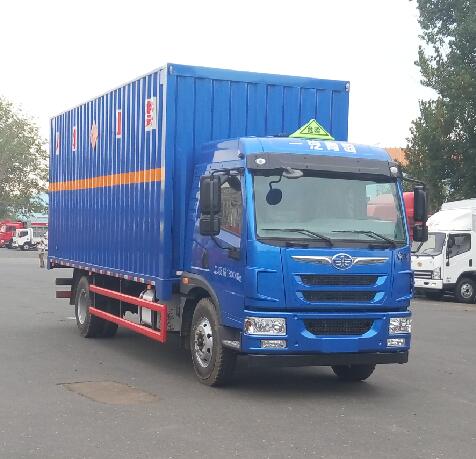 解放牌CA5182XRYPK2L5E5A80易燃液體廂式運(yùn)輸車公告圖片