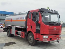 程力威牌CLW5180GJYC5加油车