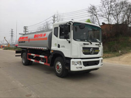 运油车