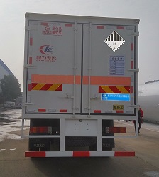 解放j6 CLW5180XZWC5杂项危险物品厢式运输车公告图片