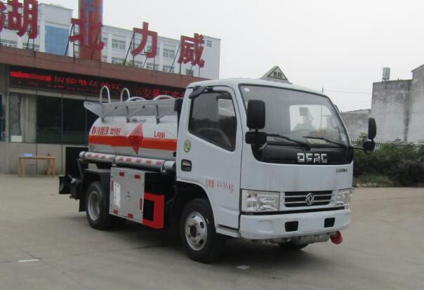 中汽力威牌HLW5040GRY5EQ易燃液体罐式运输车