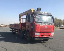 随车起重运输车