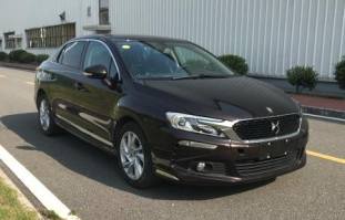 谛艾仕牌CAP7161JAE2型轿车