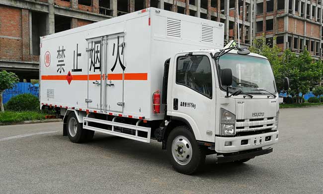 QL5100XRYA8MAJ型易燃液体厢式运输车图片