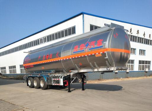 凯萨特牌11.8米33.7吨3轴铝合金易燃液体罐式运输半挂车(ZGH9400GRY)
