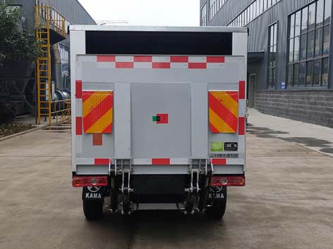 凱馬牌KMC5030XTYBEVA240WK純電動密閉式桶裝垃圾車公告圖片