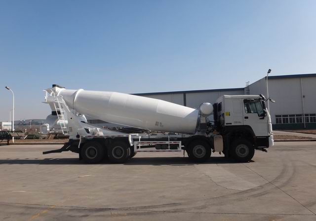 豪沃牌ZZ5317GJBV3867F1混凝土攪拌運輸車公告圖片