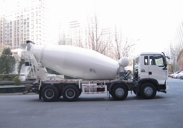 豪沃牌ZZ5317GJBN306GF1混凝土攪拌運輸車公告圖片