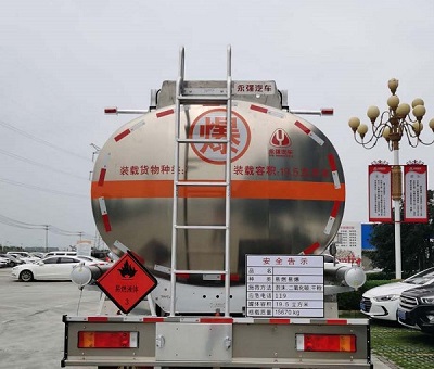 永強(qiáng)牌YQ5263GYYCTE鋁合金運(yùn)油車公告圖片