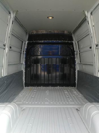 依維柯牌NJ5047XXYEEV2純電動(dòng)廂式運(yùn)輸車公告圖片