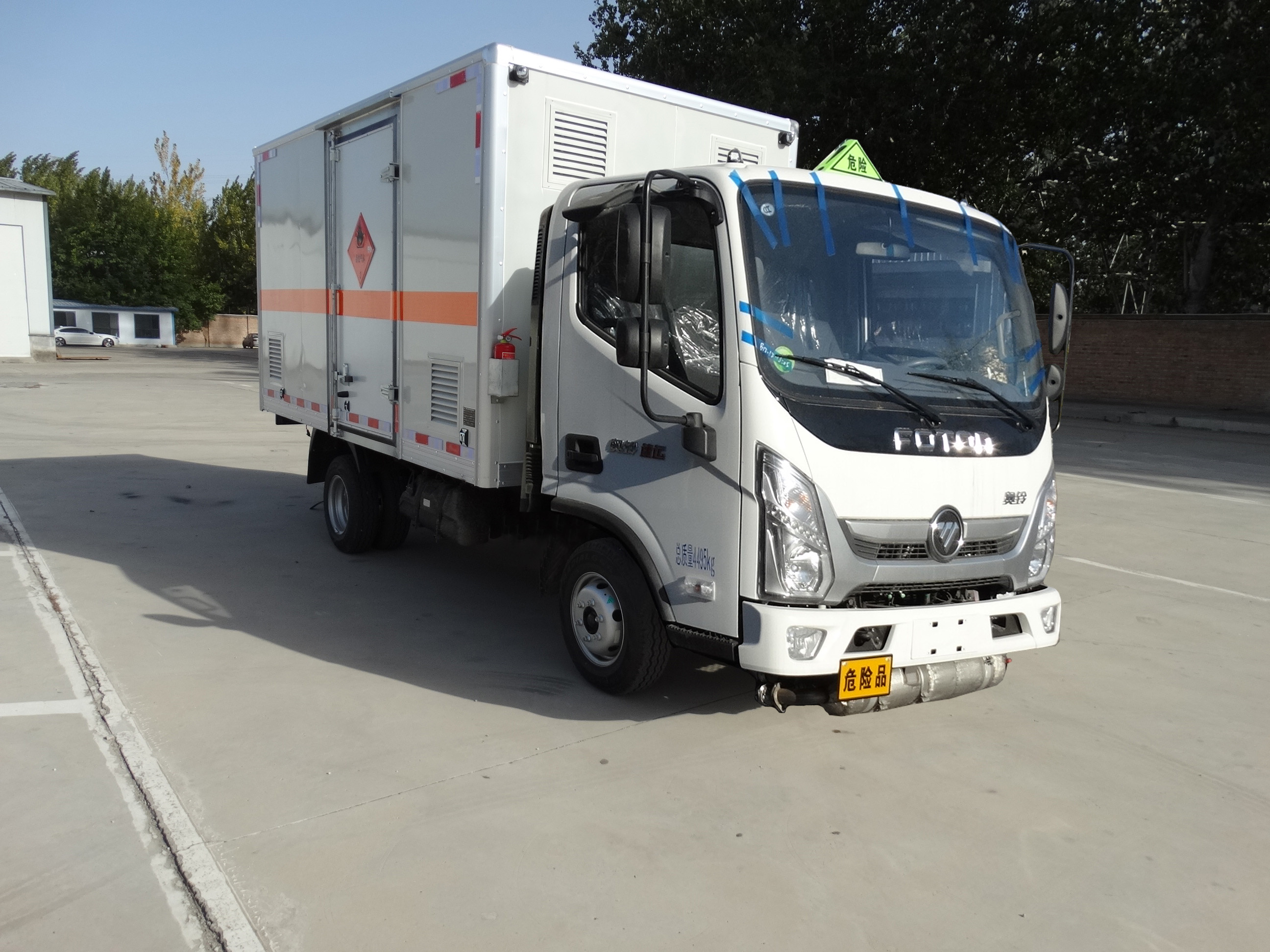 駝馬牌JLC5048XRQFC易燃?xì)怏w廂式運(yùn)輸車公告圖片