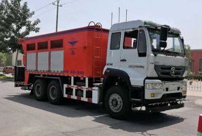 稀浆封层车