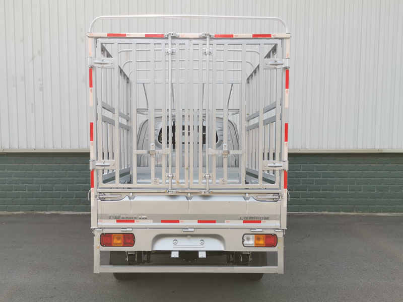 五菱牌LZW5028CCYSP6AJ倉(cāng)柵式運(yùn)輸車(chē)公告圖片