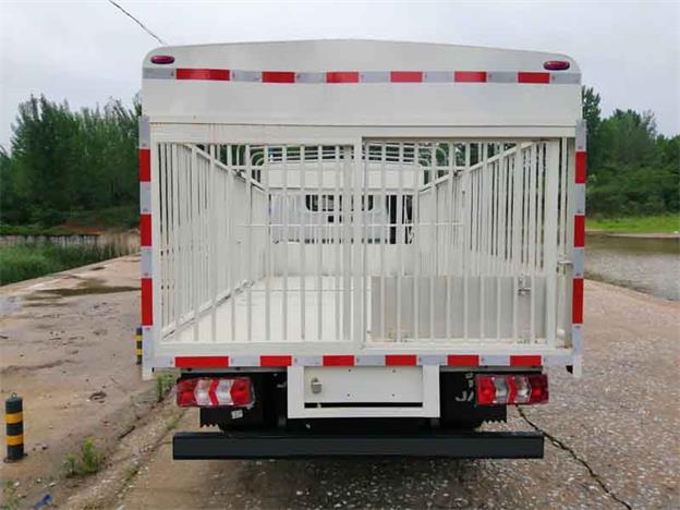 江淮牌HFC5045CCQP22K1C7S畜禽運(yùn)輸車公告圖片