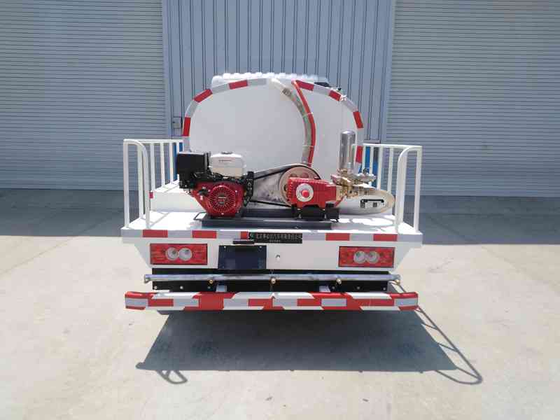 馳遠(yuǎn)牌BSP5043GPS綠化噴灑車公告圖片