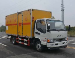爆破器材运输车