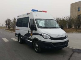 依维柯牌NJ5045XQCFE囚车