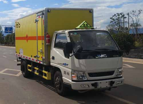 路捷順牌ULC5047XQYJ5爆破器材運(yùn)輸車(chē)公告圖片