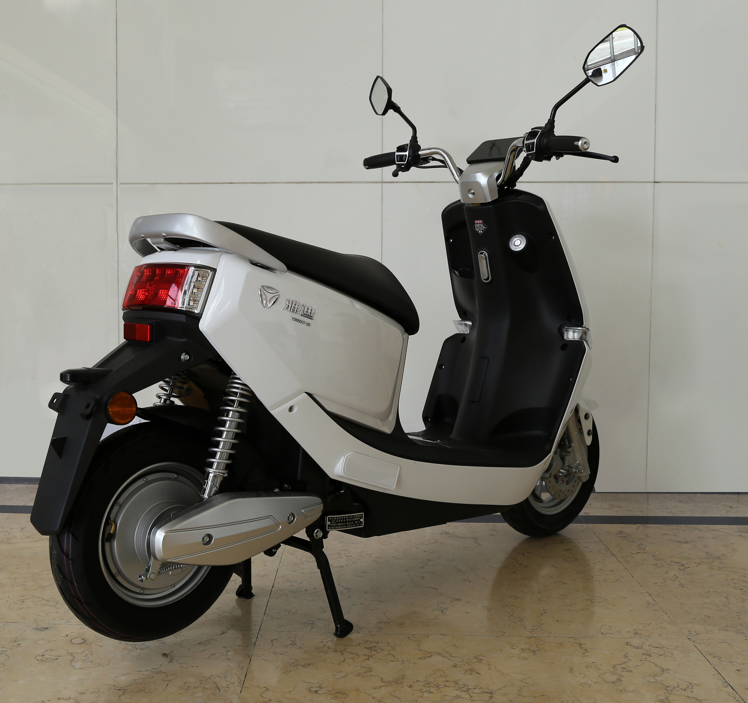 雅迪牌YD800DQT-10D电动两轮轻便摩托车公告图片