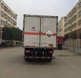 程力威牌CLW5120XFWB6腐蚀性物品厢式运输车公告图片