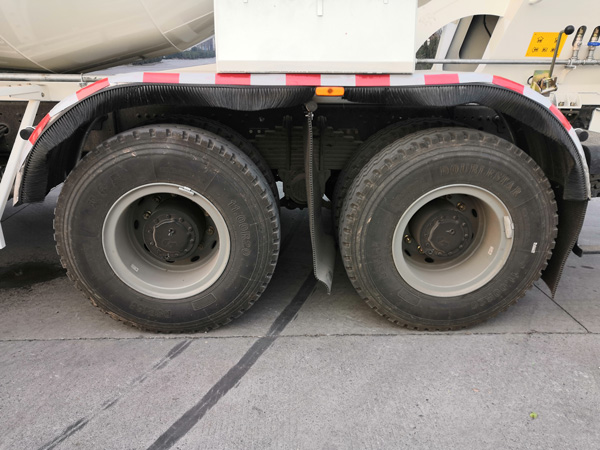 潤宇達(dá)牌YXA5310GJB18混凝土攪拌運(yùn)輸車公告圖片