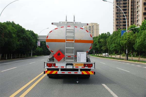 齐星牌QXC5180GYYB铝合金运油车公告图片