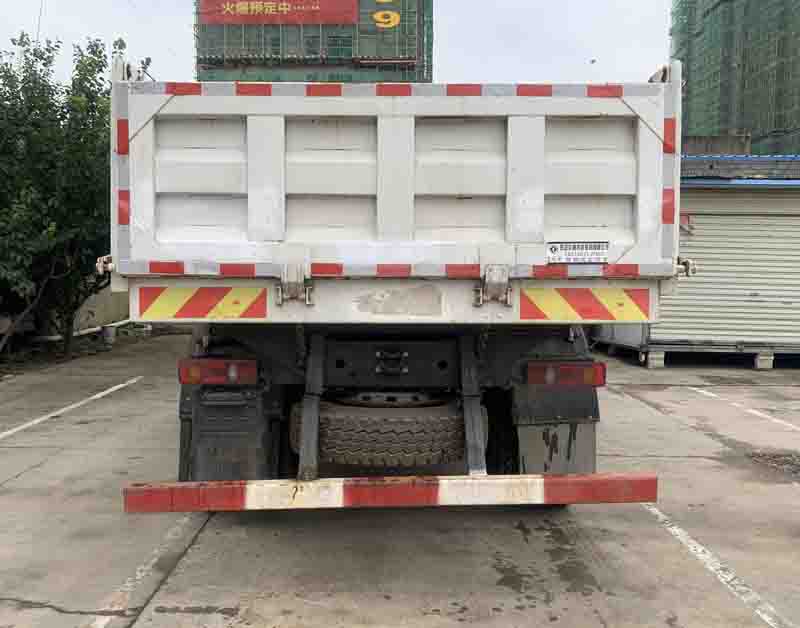 東風(fēng)牌EQ5180ZLJZM6D1自卸式垃圾車公告圖片