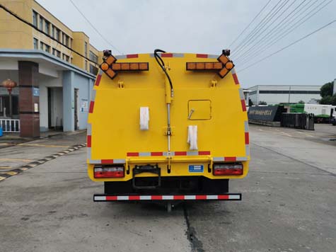 三聯(lián)牌YSY5080TSLBEV純電動掃路車公告圖片