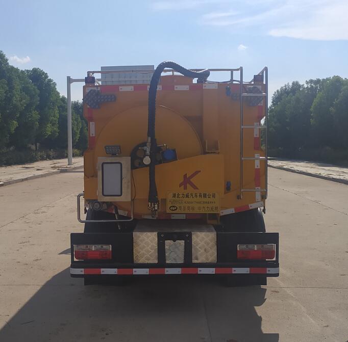 中汽力威牌HLW5041TYH6EQ路面養(yǎng)護(hù)車公告圖片
