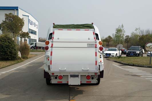 悅達(dá)牌YD5085ZYSHFE6壓縮式垃圾車公告圖片