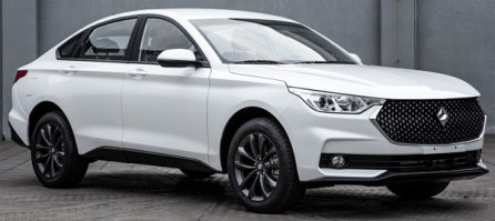 宝骏牌LZW7155DWW型轿车