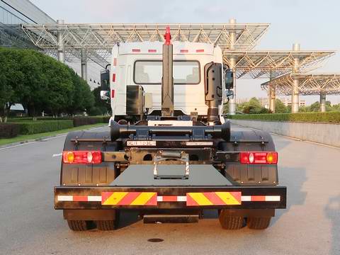 中聯(lián)牌ZBH5180ZXXDHE6車廂可卸式垃圾車公告圖片