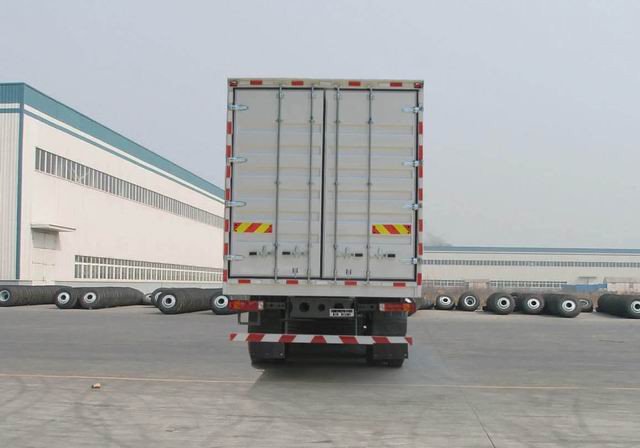 豪沃牌ZZ5257XXYM56CGE1廂式運(yùn)輸車(chē)公告圖片