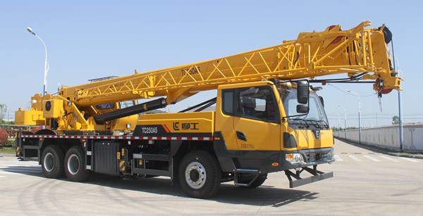 柳工牌CLG5331JQZ25汽車起重機(jī)公告圖片