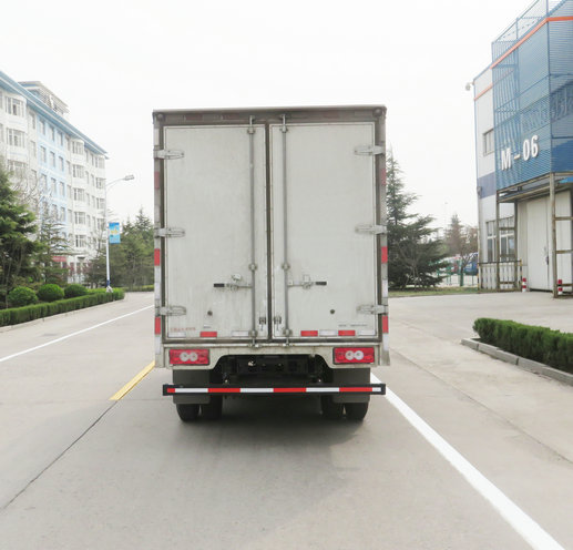 福田牌BJ5048XXY-A1厢式运输车公告图片