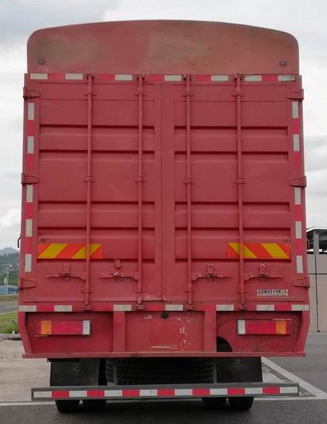 乘龍牌LZ5250CCYH7CB倉柵式運(yùn)輸車公告圖片