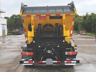 銀寶牌SYB5073ZZZBYBEV純電動(dòng)自裝卸式垃圾車(chē)公告圖片