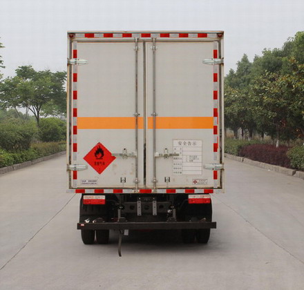 东风牌EQ5046XRQ8CD2ACWXP易燃气体厢式运输车公告图片