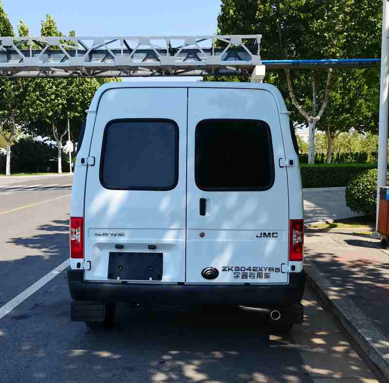 宇通牌ZK5042XYB5運(yùn)兵車公告圖片