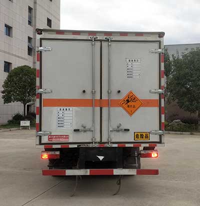 专威牌HTW5121XQYE6爆破器材运输车公告图片