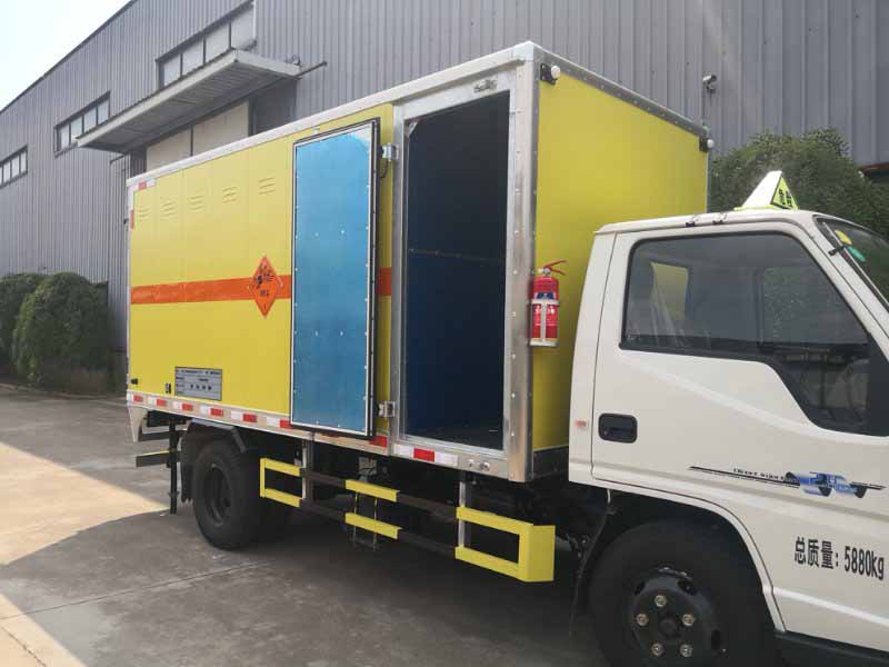 路捷順牌ULC5048XQYJ5爆破器材運(yùn)輸車公告圖片