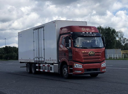 解放牌CA5250XXYP66K24L6T1E6廂式運(yùn)輸車(chē)公告圖片